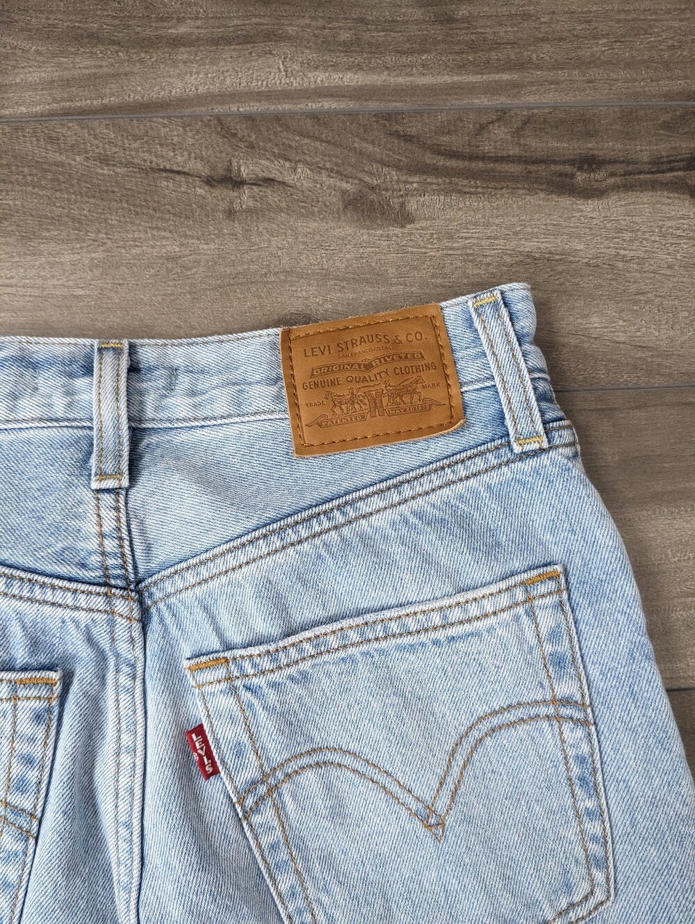 Levi's Women's Ribcage Straight Ankle Size 25 Light Wash - Picture 9 of 11